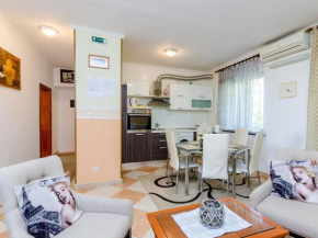 Apartments Nicol - Two-Bedroom Apartment with Terrace and Sea View